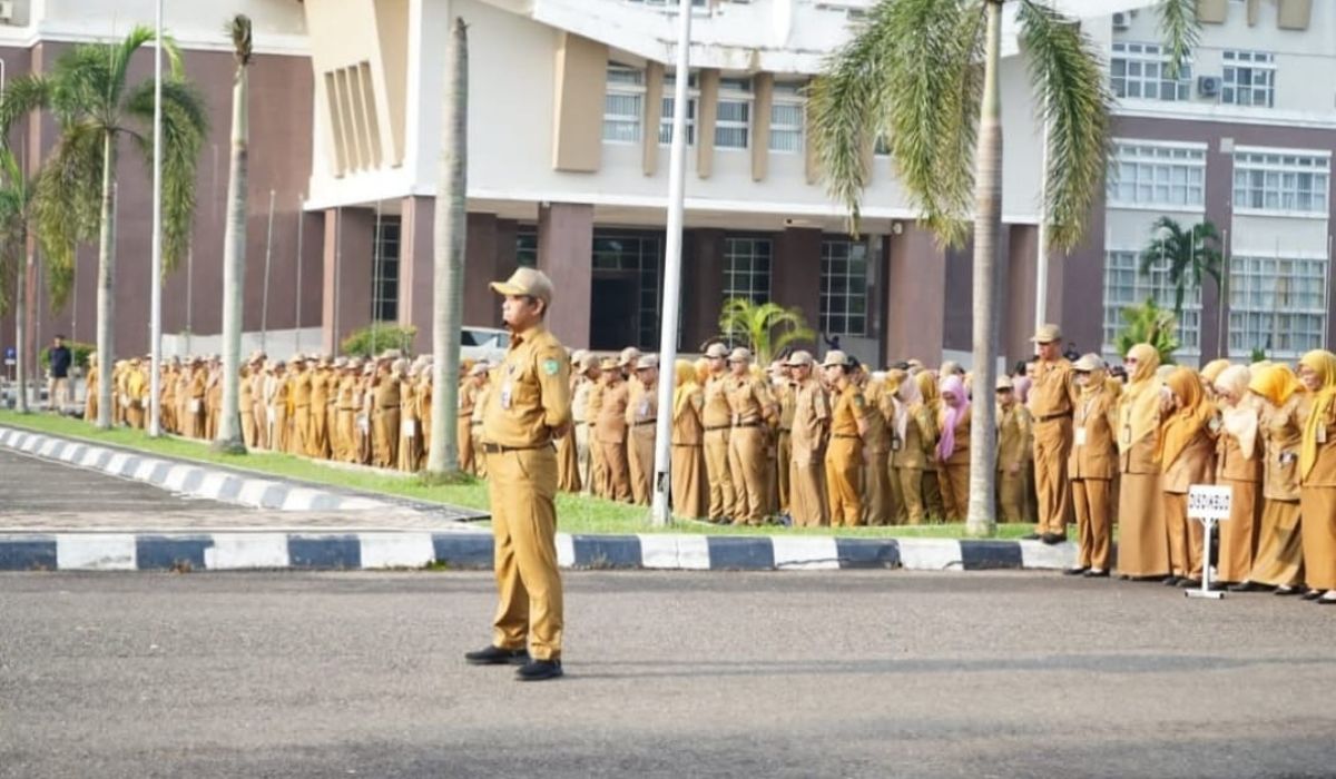 Tegaskan Komitmen, Wali Kota Prabumulih Minta ASN Disiplin dan Profesional  Saat Pimpin Apel