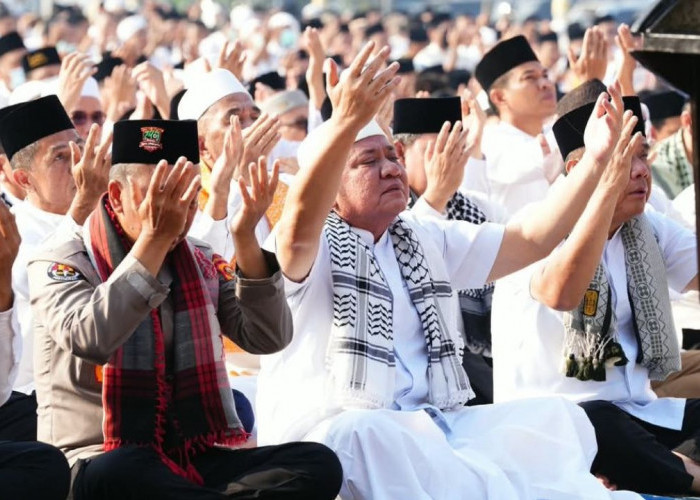 Tanggulangi Kabut Asap Karhutla, Herman Deru Bermunajat Minta Hujan di Sumsel