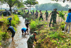 Intip Karya Bhakti Koramil 0803/14 Dagangan, Gotong Royong Bersihkan Aliran Irigasi