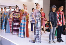 Make Over Hadir di Palembang Fashion Food Festival 2023, Kenalkan Powerstay 24Hr Matte Powder Foundation 