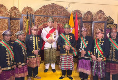 Resmi Jadi Kerabat Kesultanan Palembang, Ketum PBNU Gus Yahya Dianugerahi Gelar Adat