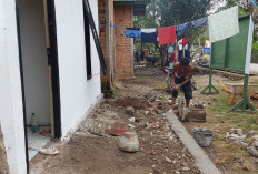 Penguatan Struktur Teras RTLH 3, Satgas TMMD Kodim Lahat Lakukan Pemasangan Ini