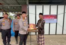 Wujud Kepedulian Polri, Kapolres Pidie Jaya Serahkan Bantuan Al-Quran untuk Santri Pascabencana