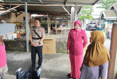 Kapolres Lahat didampingi Ketua Bhayangkari dan Sat Intelkam Lakukan Hal Mulia Ini Bagi Warga tak Mampu