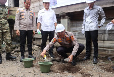 Sambut HUT Bhayangkara ke 80, Polres Lahat Bedah 4 Rumah Warga Karang Endah, Ini Buktinya
