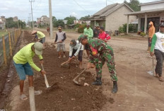 Kolaborasi Hebat! Babinsa dan Warga Bersatu Gotong Royong Wujudkan Lingkungan Bersih dan Sehat