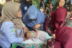 Ada Apa Tuh, Banyak Bayi Ditimbang dan Diukur Tinggi Badan di Balai Desa Lubuk Tampang Lahat 
