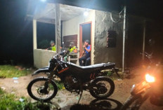 Sisir Lingkungan Gunakan Motor, 2 Babinsa Koramil 405-04 Ulu Musi Lakukan Hal Ini