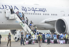 443 Jemaah Haji Kloter Pertama Sumsel Lepas Landas Gunakan Boeing 777-300ER dari Bandara Internasional SMB II
