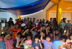 Cerianya Anak-anak di Daerah Perbatasan Mendapat Hadiah Natal dari Satgas Pamtas Yonarhanud 12/SBP