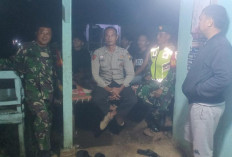 Sapa Warga Durian Dangkal, Babinsa Koramil 405-09 Kota Agung Laksanakan Siskamling 