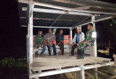 KOMPAK DAN SOLID! 2 Babinsa Koramil 405-11 Tanjung Sakti dan 4 Ronda Malam Tetap Waspada Kamtibmas 