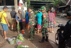 CIE-CIE! Disela-sela TMMD 128 Kodim 0405 Lahat, Anggota Satgas Lakukan Komsos dengan Warga Nih