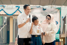 Pastikan Belajar Nyaman, Ratu Dewa Monitoring Langsung SMPN 33 Palembang 