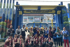 Peduli Sesama, SMPN 2 Lahat Gelar Program Jumat Berbagi untuk Warga Sekitar