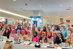 Wardah Ajarkan Konsumen Setia Matahari Opi Mall Palembang Merias Wajah