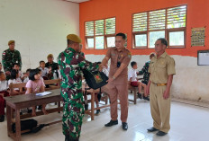 Bangkitkan Semangat Belajar Anak-anak di Perbatasan RI-MLY, Satgas Yonarhanud 12/SBP Berikan Tas Sekolah