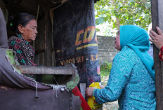 Senyum Warga TPA Sukawinatan di Bulan Ramadan, Aksi Nyata Ketua PKK Palembang Tuai Pujian