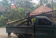 Dukung Kelancaran Pembangunan Sasaran Fisik Ini, Satgas TMMD ke-128 Kodim Lahat Turunkan Bahan Material Atap 