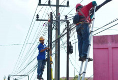 Akhirnya Dirapikan! Kabel Semrawut di Kayuagung Ditata, Wajah Kota Berubah Total