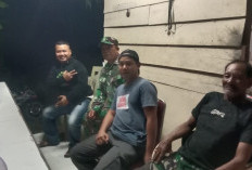 2 Babinsa Koramil 405-05 Pendopo dan Personil Polsek Sambangi Satkamling Tatap Muka Bersama Petugas Ronda