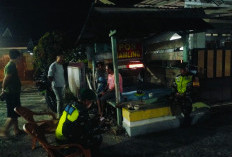 2 Babinsa Koramil 405-09 Kota Agung, Bhanbimkamtibmas dan Piket Ronda Malam Terus Awasi Kamtibmas 