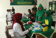 Personel Satdik Puntang Lahat Rindam II/Swj Ikuti Kegiatan Donor Darah HUT TNI ke 80