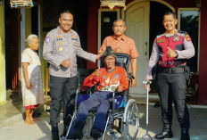 Polres OKI Salurkan Kursi Roda untuk Tokoh Masyarakat, Wujud Presisi Humanis Dukung Ketahanan Sosial