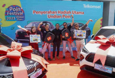 20 Tahun Jadi Pelanggan Setia Telkomsel, IRT Raih BMW dari Program Poin Festival 2023 Telkomsel