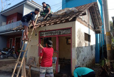 Wajah Baru Pos Kamling Dusun Gombyong: Satgas TMMD dan Warga Cukil Sulap Tempat Ronda Jadi Makin Cozy!