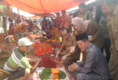 Pantau Pasar Pangkalan Balai, Pj Bupati Hani dan Ketua DPRD Irian Terkejut Temukan Harga Cabai Naiknya Parah