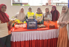 Diserbu Warga! TP PKK OKU Timur Gelar Bazar Pakaian Gratis dan Pangan Murah di Martapura