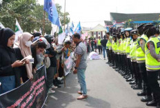 Polisi dan TNI Siaga! 2.500 Massa Kepung Kantor Pemkab Lahat Tuntut Keadilan Pemilu, Ini Penampakannya