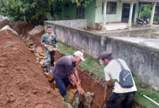 Wujudkan Kemanunggalan TNI-Rakyat, Babinsa Kodim 0412/LU Ajak Gotong royong Warga