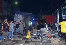 Tim Gabungan Satpol PP Tertibkan PKL Padat di Bawah Ampera, Wujudkan Kota Lebih Rapi