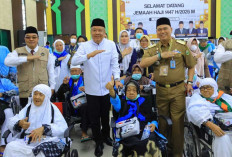 Wagub Sumsel Cik Ujang Sambut Kepulangan 443 Jemaah Haji Kloter Pertama Embarkasi Palembang