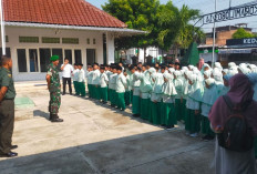 Kunjungan ke Markas Koramil 0803-14/Dagangan, Siswa MI Plus Al-Islam Beri Surprise HUT TNI ke-80