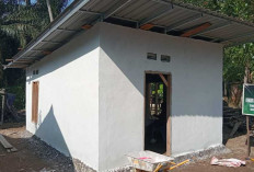 Pengecatan Bagian Luar, Ternyata Tahapan Finishing dari Rehab RTLH titik 1 Sasaran Fisik TMMD Kodim Lahat