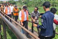 Pastikan Pengerjaan Tepat Waktu, Gubernur Sumsel Pantau Perbaikan Jembatan Kangkung