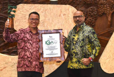 Program eSIM dan Edukasi Lingkungan Bebas Sampah Bawa Smartfren Raih Indonesia Green Awards 2024 