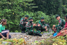 Ternyata Ini Tujuan Prajurit Raider 200/BN di Papua Pegunungan Rutin Anjangsana ke Warga