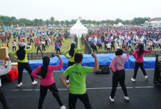 Jalan Santai dan Senam Bersama Warnai Semarak Dirgahayu Ogan Ilir ke 22, PJ Sekda Membaur Bersama Ribuan Warga