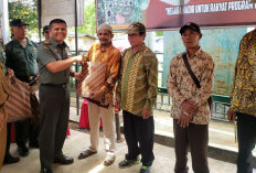 Program TNI AD Manunggal Air Bersih Raih MURI, Dandim 0408/BS-Kaur Beri Bingkisan ke Warga