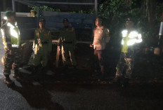 Jalankan Patroli Keamanan Lingkungan, Babinsa Koramil 405-08 Jarai Keliling Desa Binaan