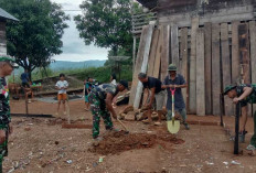 GERCEP! Anggota TMMD Ke-122 dan Warga Buat Pondasi Rumah Zumrul Aini