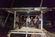 Babinsa Koramil 405-11 Tanjung Sakti Didampingi Bhabinkamtibmas, dan Warga Sedang Patroli Kamtibmas 