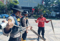 Praktek Langsung, Ratusan Personel Polri-TNI Diajak Menggunakan Alat Pemadam Kebakaran Ini