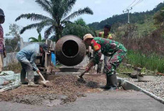 Membangun Desa Bersama Warga, Prajurit Kodim 0421/LS Bagian Dari Kodam II/Swj Ini Kerja Bakti Pengecoran Jalan