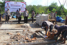 Haru! Polres OKU Timur Bedah Rumah Buruh Tani 70 Tahun di OKU Timur, Kini Punya Hunian Layak