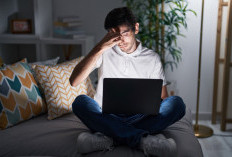 Ampuh! Ini 7 Tips Melindungi Mata dari Radiasi Laptop Meski Berjam-Jam di Depan Layar